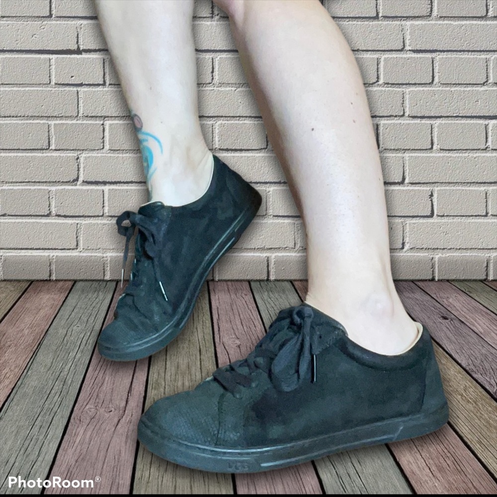 UGG Sneakers